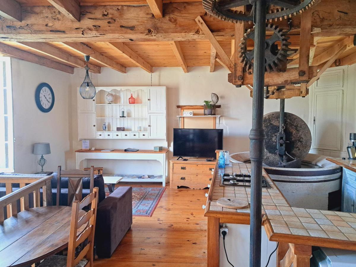 Le Moulin Etourneau - 3 Gites Avec 2 Piscines Champagnac  外观 照片